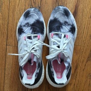 Adidas Ultraboost sneakers 7.5